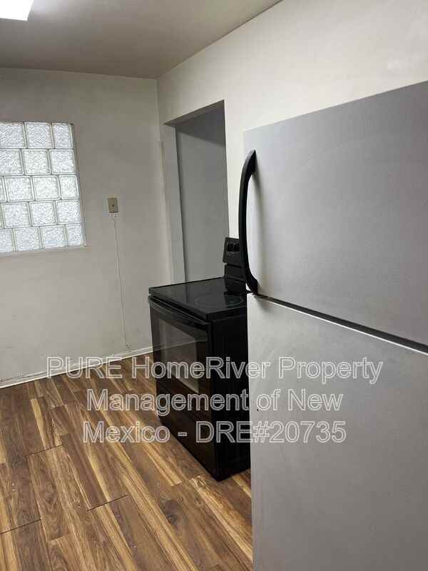 10508 Love Ave Ne - Photo 4 of 14