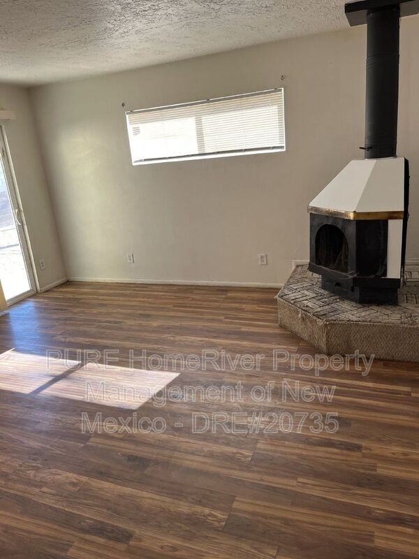 10508 Love Ave Ne - Photo 5 of 14