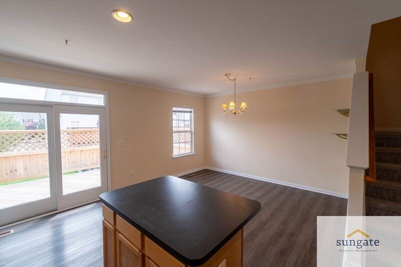 11 Hallsdale Ct - Photo 3 of 44