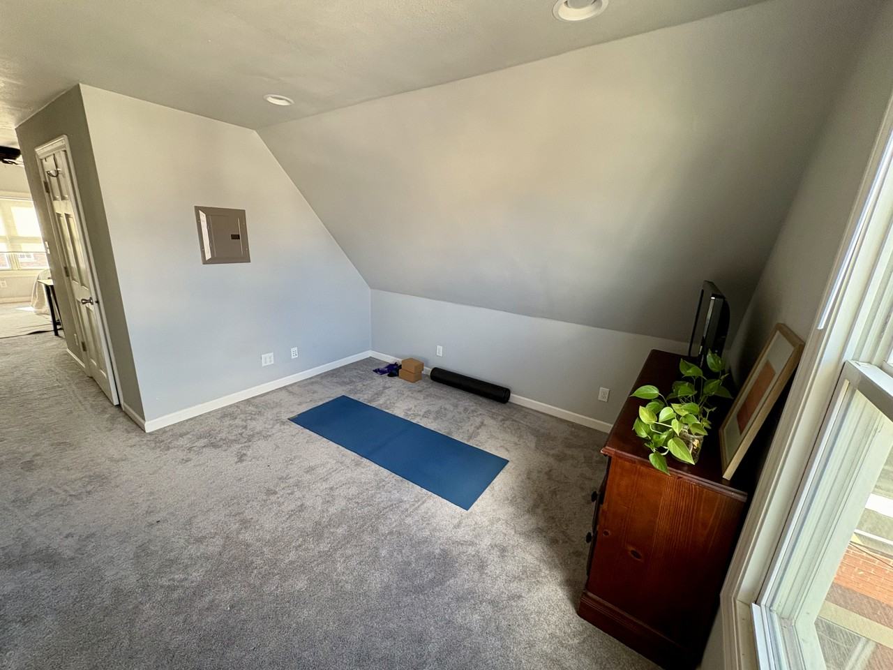 3058 N Fratney St - Photo 4 of 18