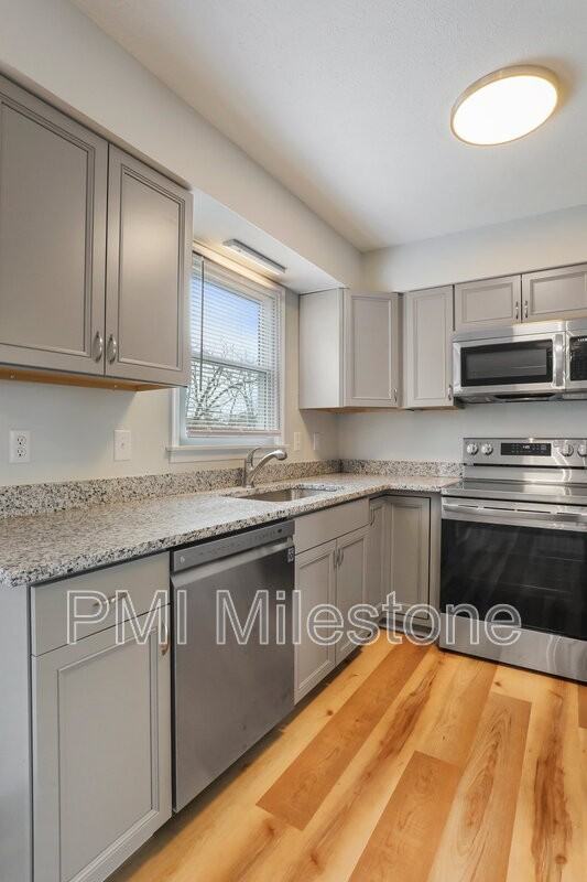 429 N Western Ave - Photo 7 of 26