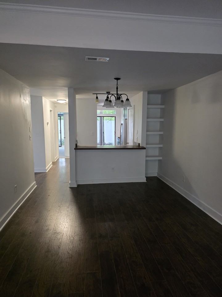 1 Vauxhall Pl - Photo 4 of 14