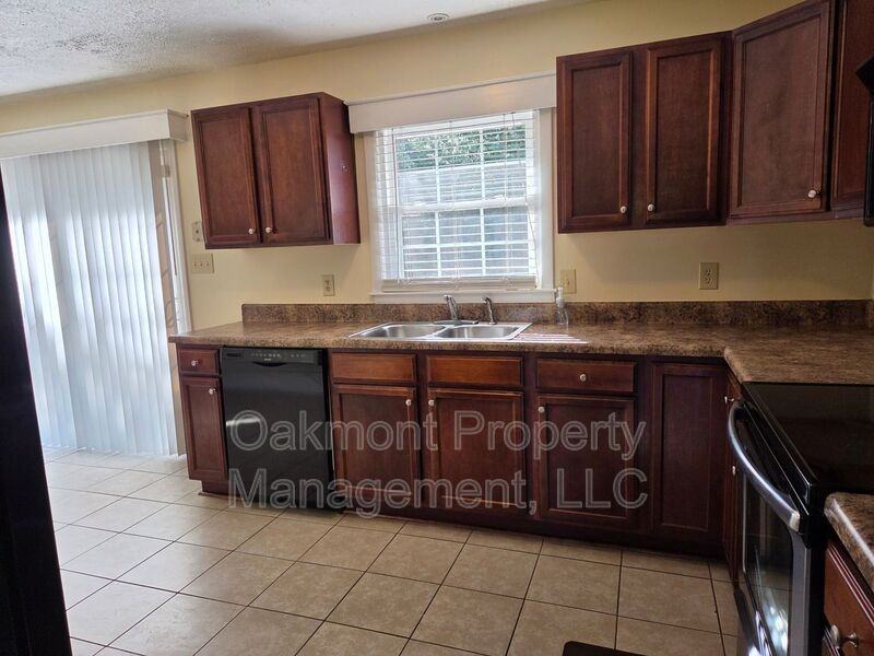 7535 Hargrove Ct - Photo 3 of 21