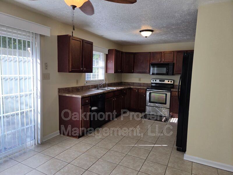 7535 Hargrove Ct - Photo 4 of 21