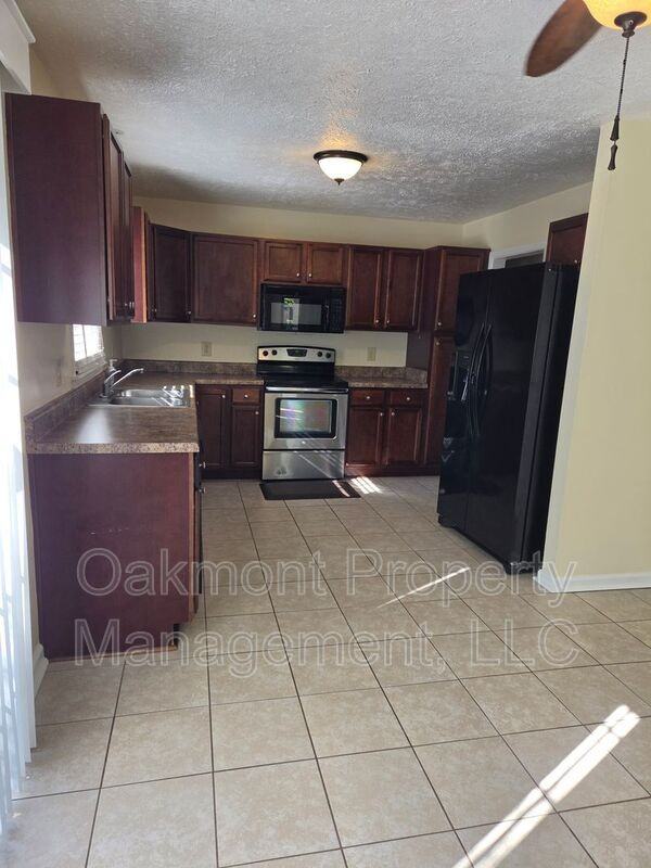 7535 Hargrove Ct - Photo 5 of 21