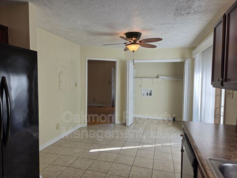 7535 Hargrove Ct - Photo 6 of 21