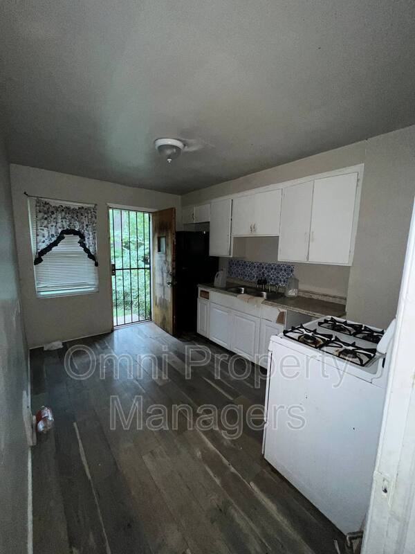 20456 Meyers Rd - Photo 4 of 9