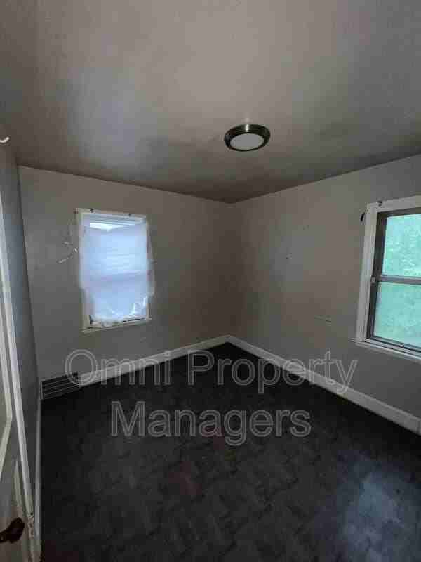 20456 Meyers Rd - Photo 7 of 9