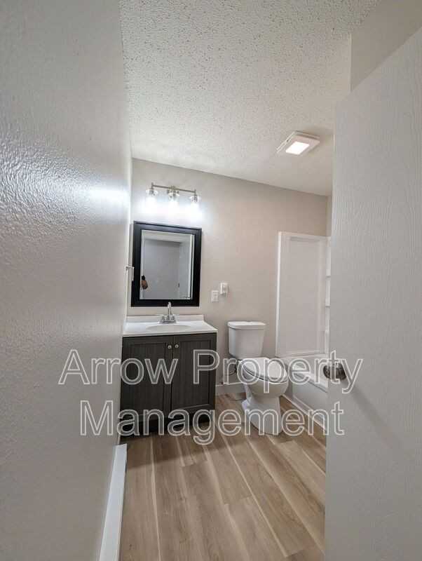 515 E 7th St - Photo 5 of 7