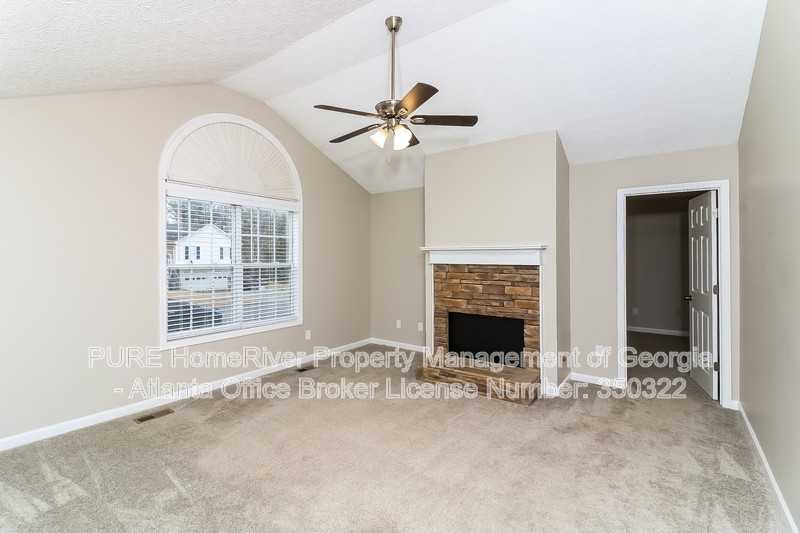 121 Maplewood Dr - Photo 2 of 17