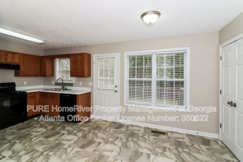 121 Maplewood Dr - Photo 4 of 17