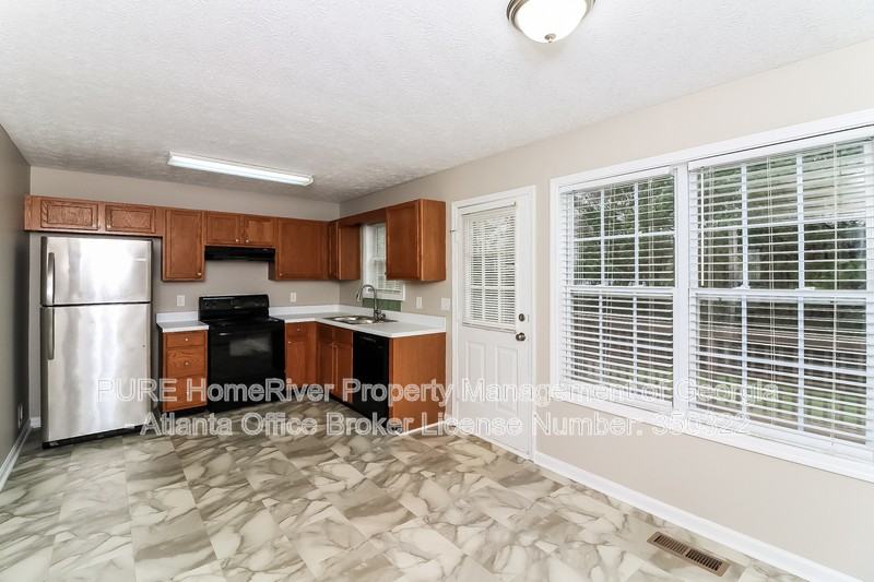 121 Maplewood Dr - Photo 5 of 17