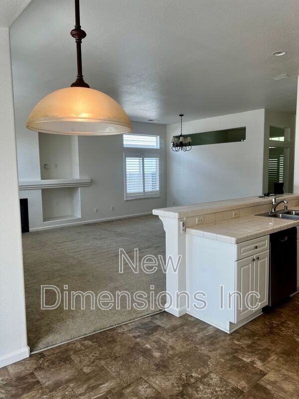 1255 El Monte Ct - Photo 4 of 22