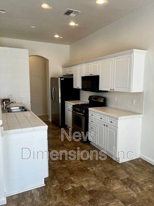 1255 El Monte Ct - Photo 5 of 22