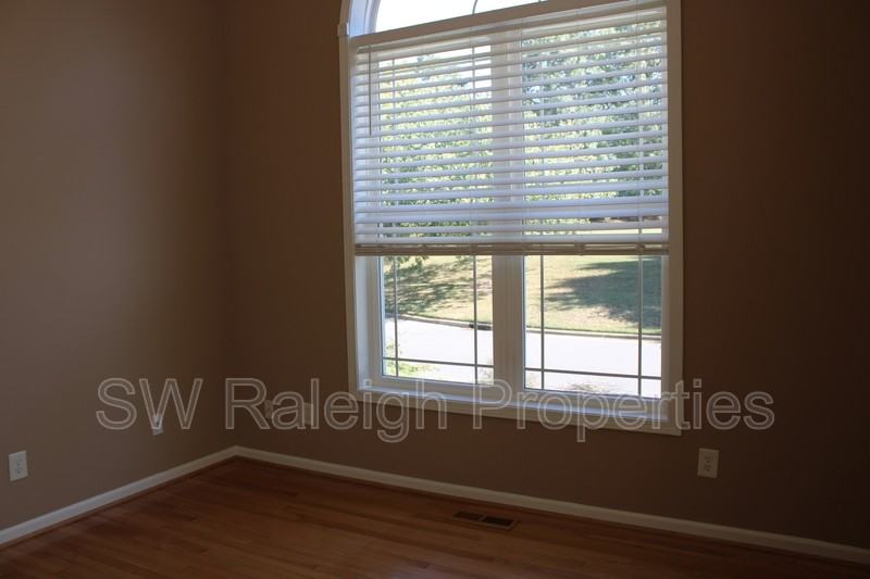 1412 Willowleaf Way - Photo 3 of 41