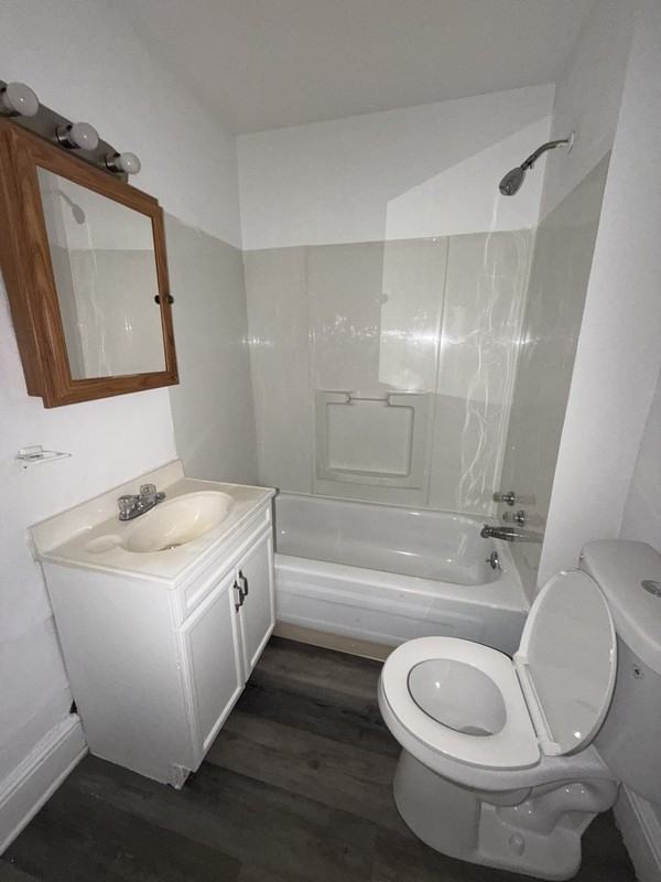 1012 E 72nd Pl - Photo 4 of 7