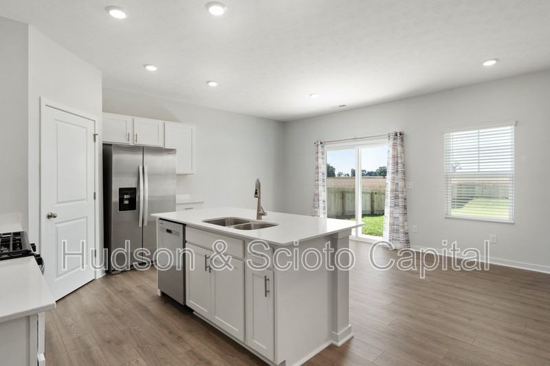 543 Darliene Dr - Photo 2 of 40