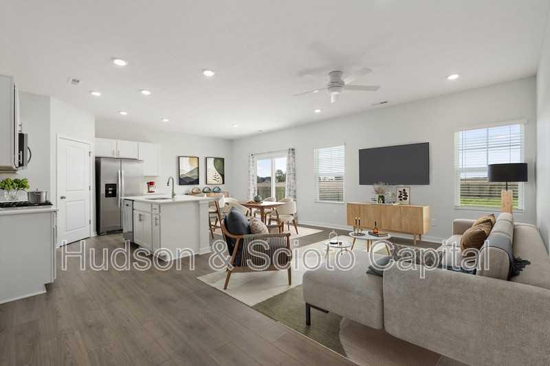 543 Darliene Dr - Photo 3 of 40