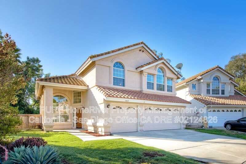 1069 Felicidad Dr - Photo 2 of 26