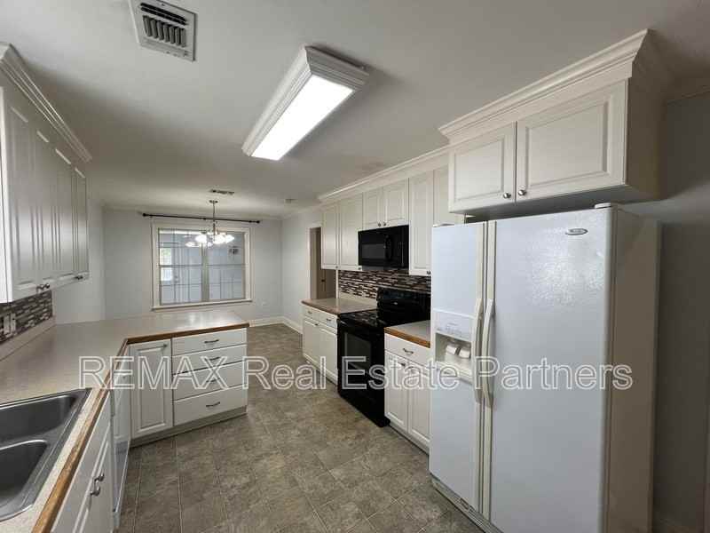 130 Huntington Dr #3196452864 - Photo 5 of 20
