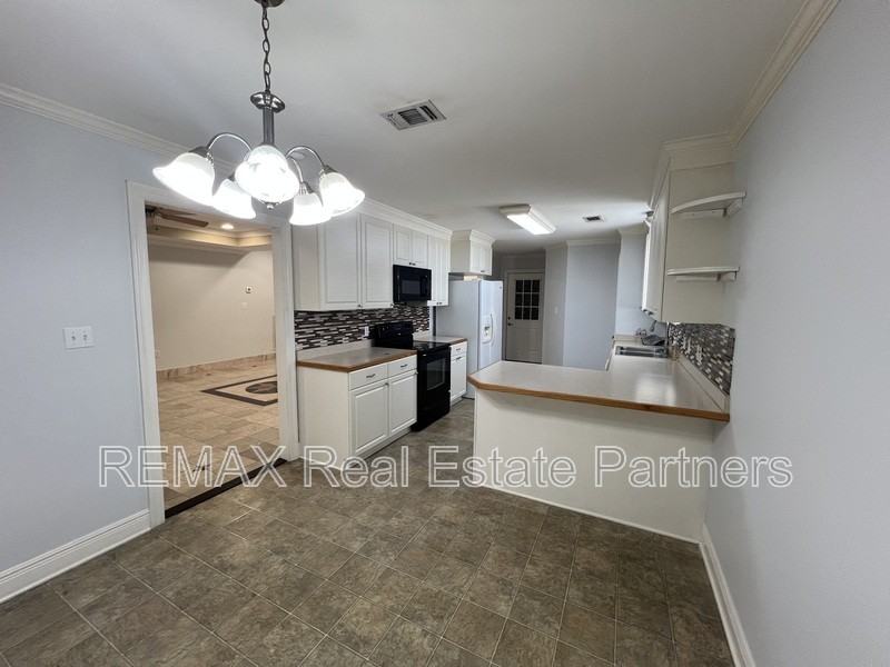 130 Huntington Dr #3196452864 - Photo 6 of 20