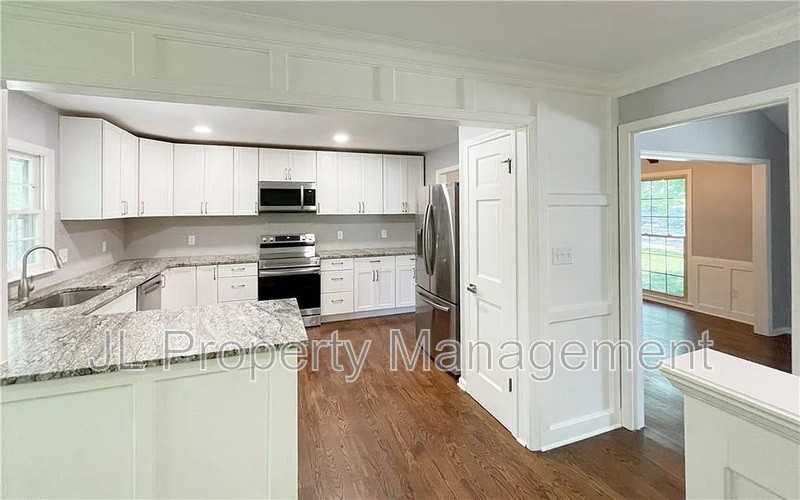 10020 Oakridge Dr - Photo 3 of 20
