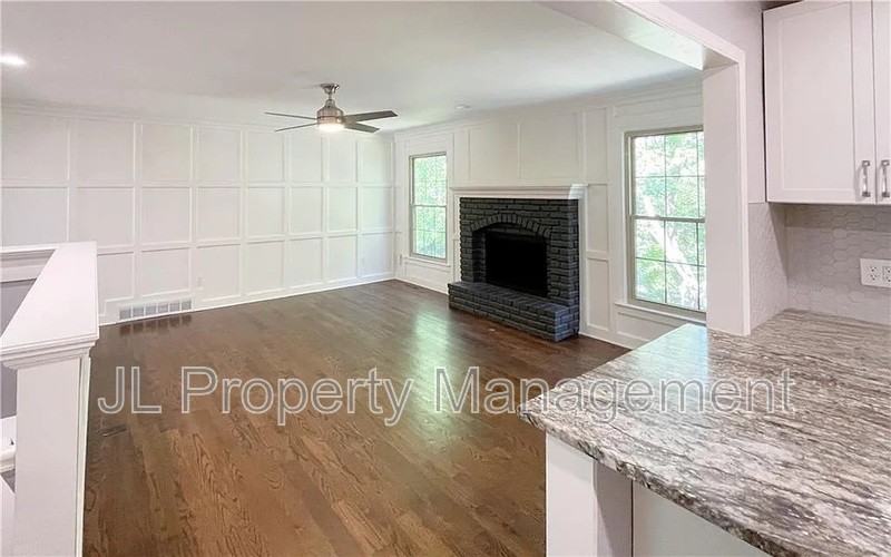 10020 Oakridge Dr - Photo 4 of 20