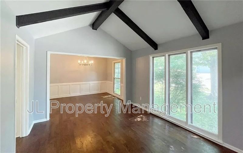 10020 Oakridge Dr - Photo 5 of 20