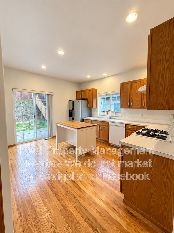 4670 Bedford Ave - Photo 6 of 25