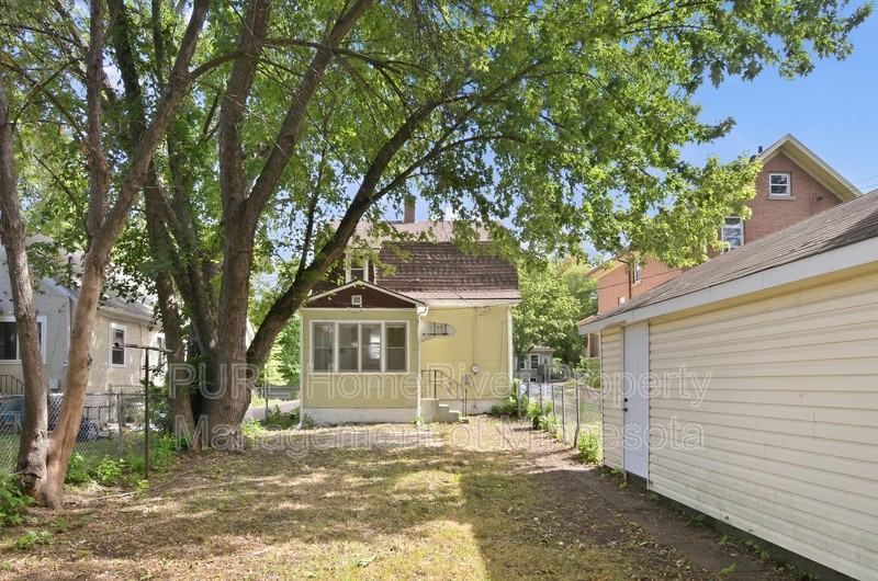 1043 Matilda St - Photo 3 of 17