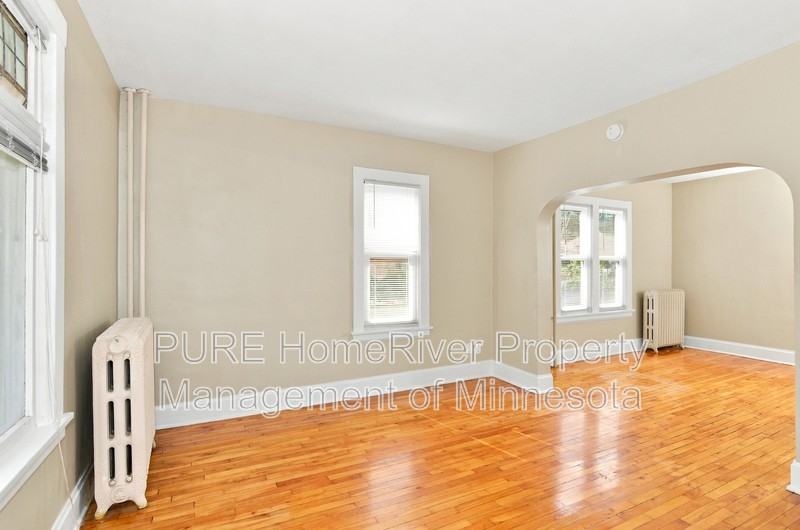 1043 Matilda St - Photo 5 of 17