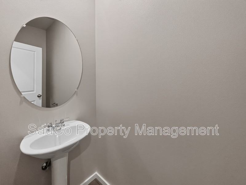 913 N 18th Ave - Photo 4 of 21