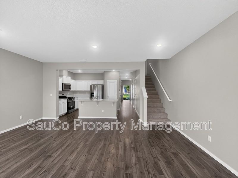 913 N 18th Ave - Photo 6 of 21