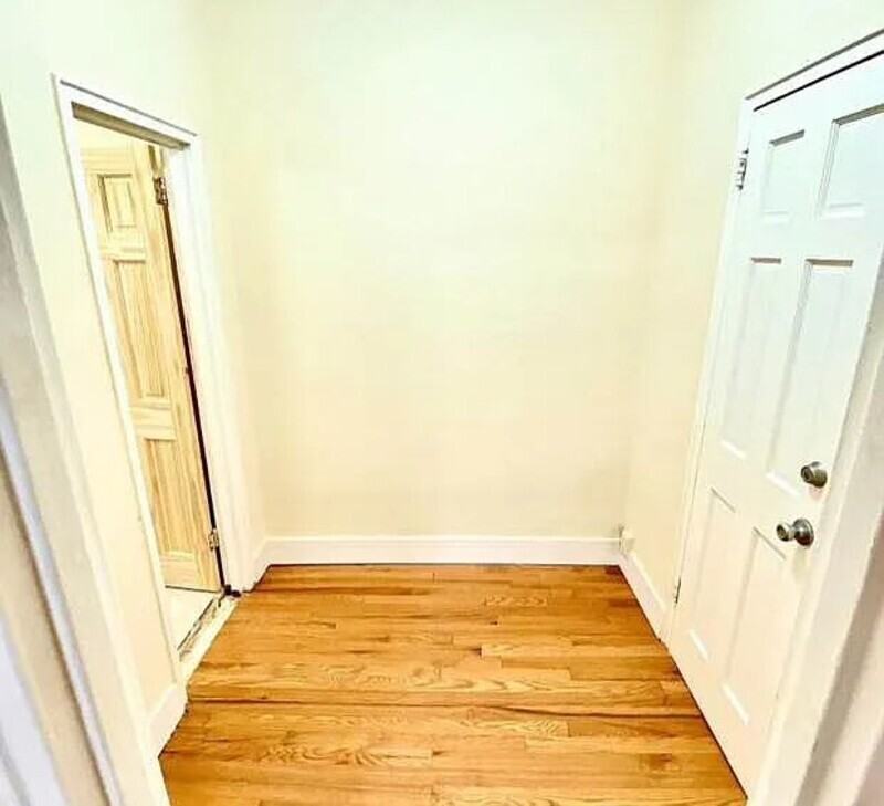 22-56 80th St #1D - Photo 3 of 7
