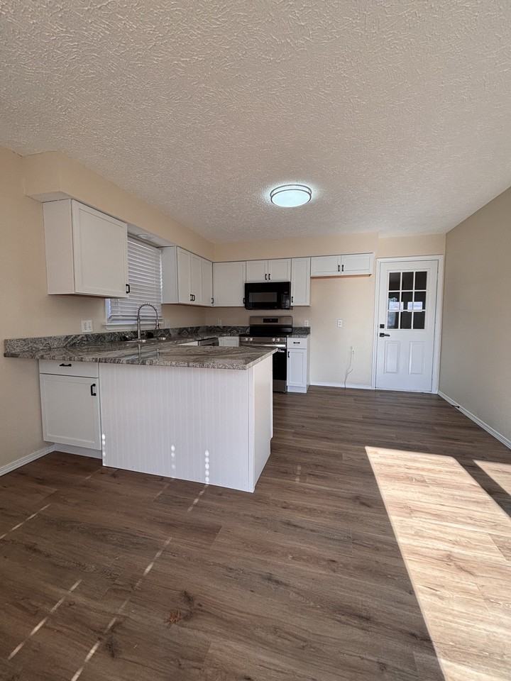 1210 W Berkeley St #1 - Photo 4 of 22