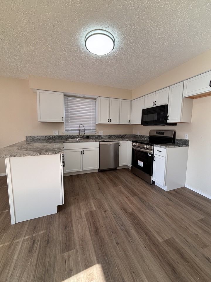 1210 W Berkeley St #1 - Photo 5 of 22