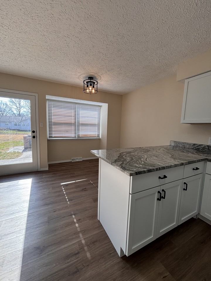 1210 W Berkeley St #1 - Photo 6 of 22