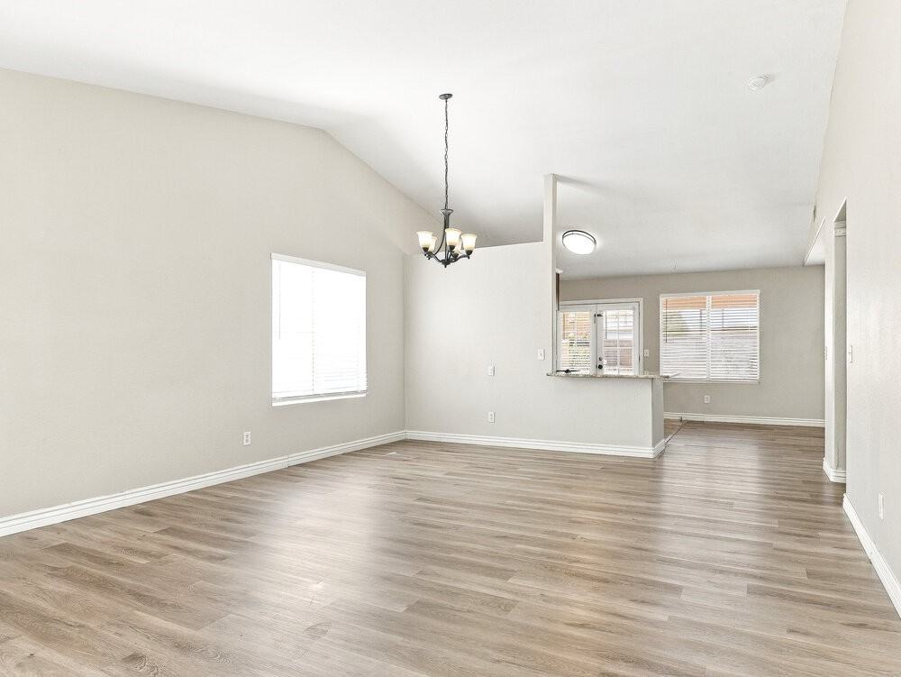 670 N Exeter St - Photo 4 of 16