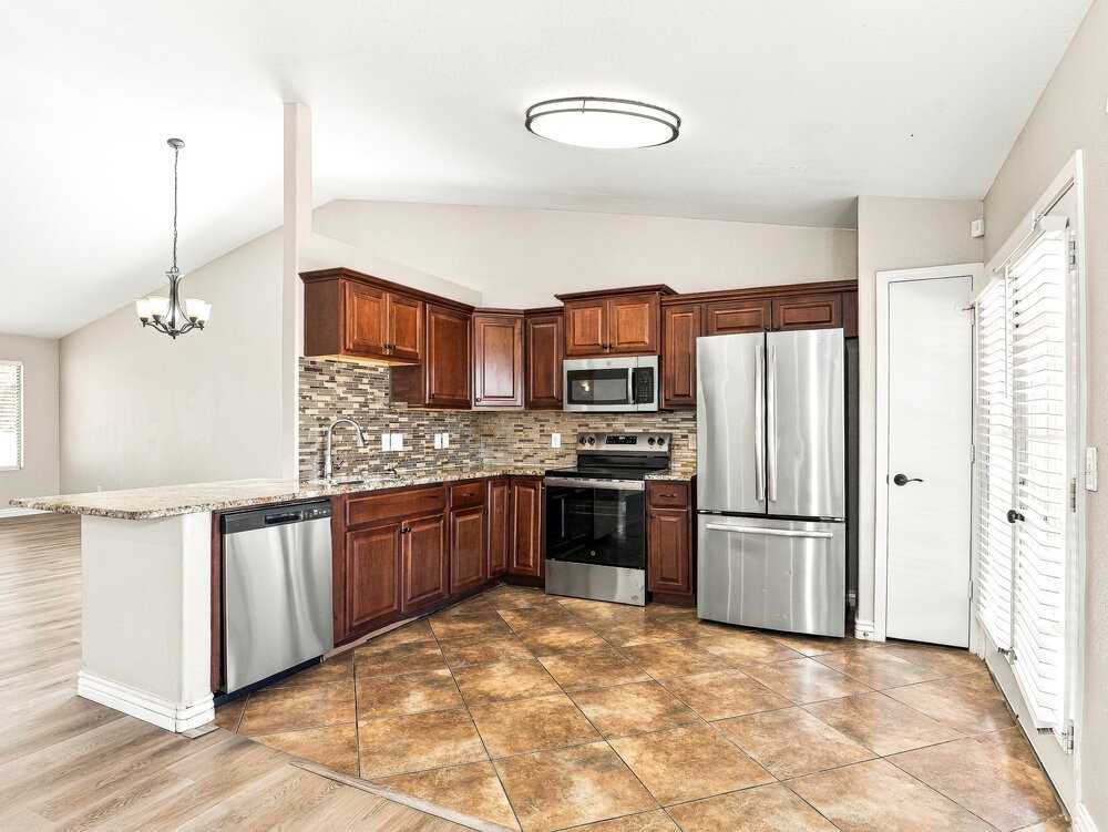 670 N Exeter St - Photo 5 of 16