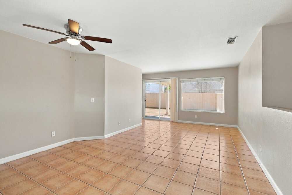 2409 Grand Prize Ave - Photo 4 of 16