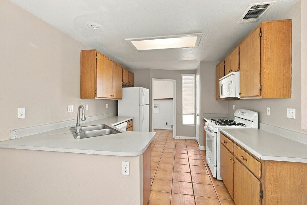 2409 Grand Prize Ave - Photo 7 of 16