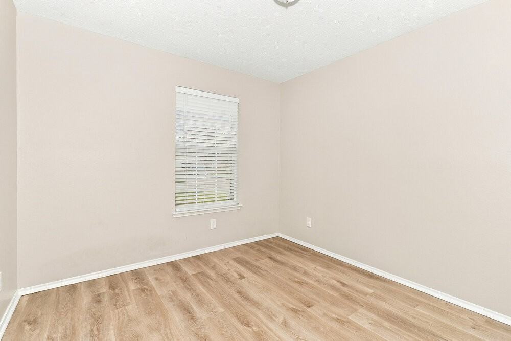 5122 Eastcreek Dr - Photo 4 of 15