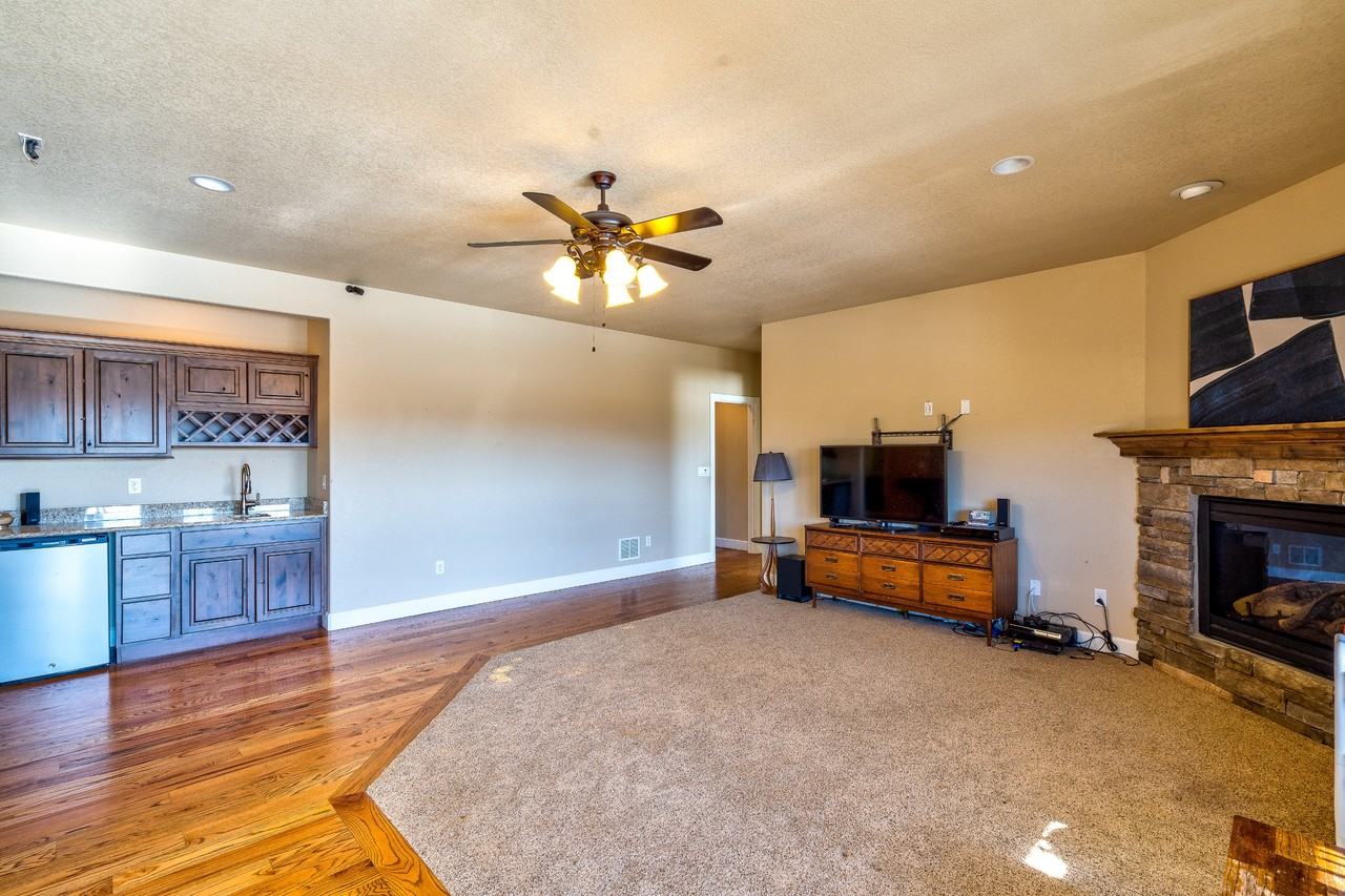1085 Diamond Rim Dr #1 - Photo 3 of 30