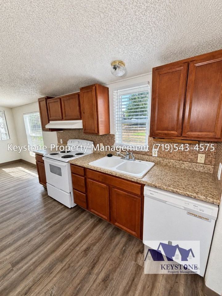 710 S Walton Dr - Photo 4 of 32