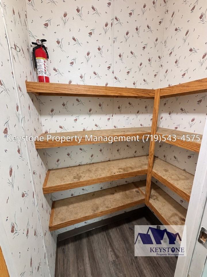 710 S Walton Dr - Photo 5 of 32