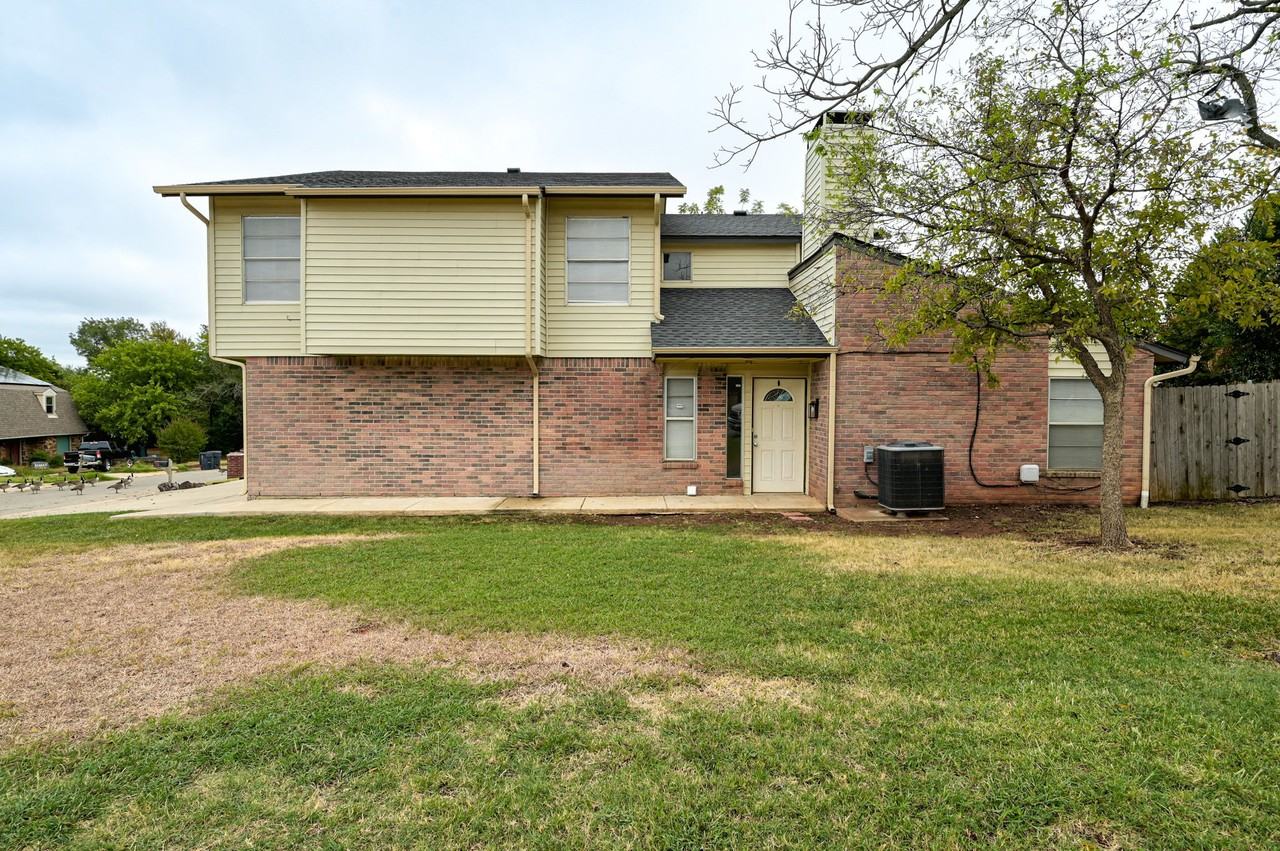 7204 Edenborough Dr #1 - Photo 4 of 36