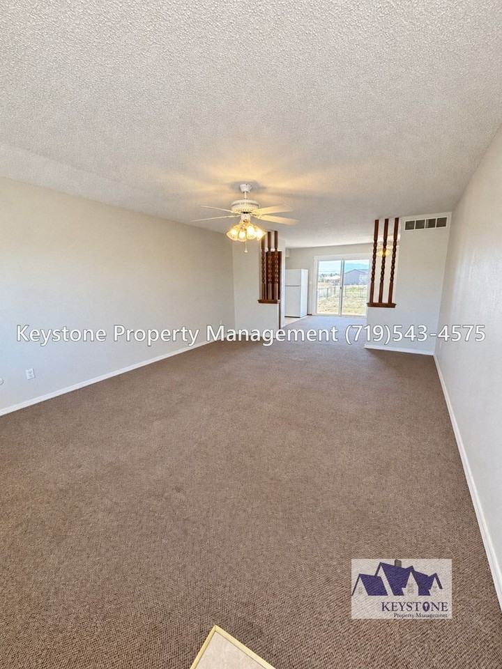 879 S Bellflower Dr - Photo 2 of 18