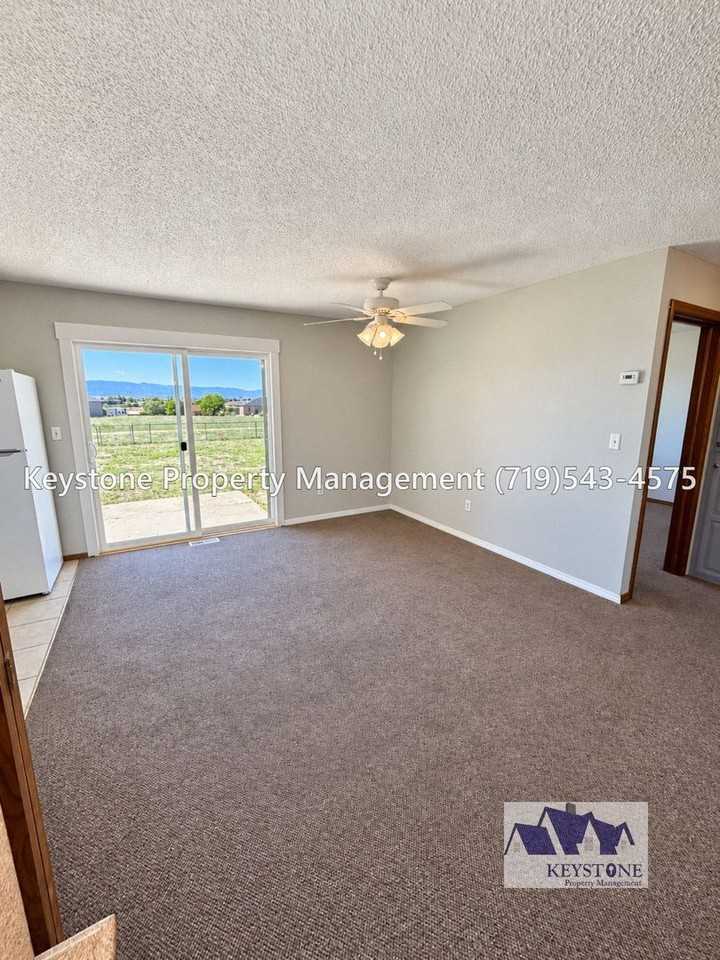 879 S Bellflower Dr - Photo 4 of 18