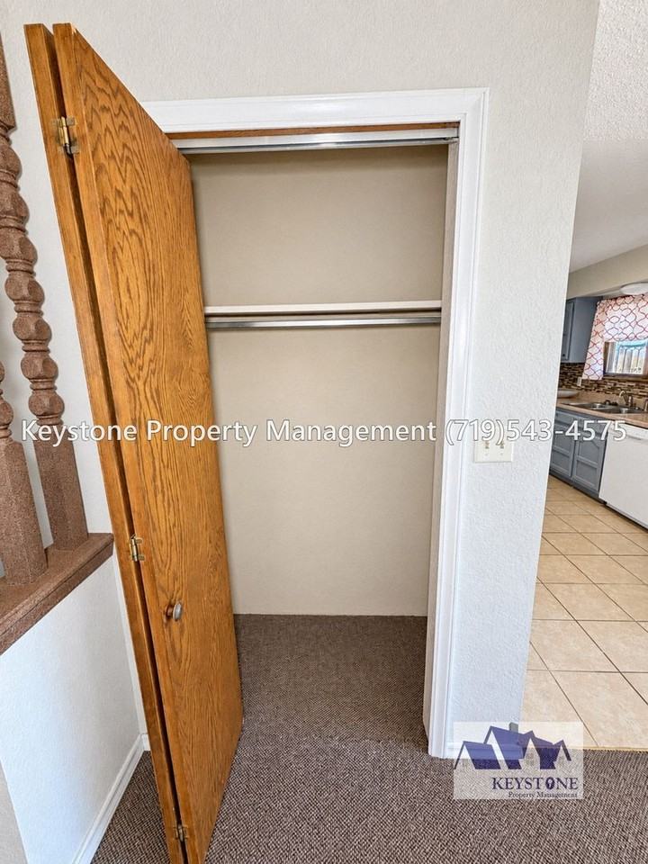 879 S Bellflower Dr - Photo 5 of 18