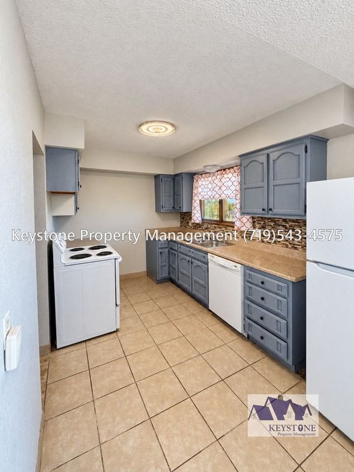 879 S Bellflower Dr - Photo 6 of 18